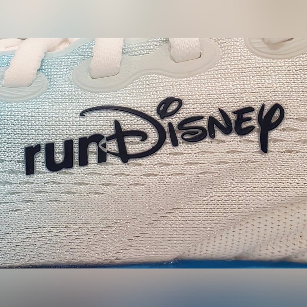 Brooks Adrenaline GTS25 MICKEY RunDisney 2026 Walt World Men's 8.5 Medium D New - Picture 14 of 16